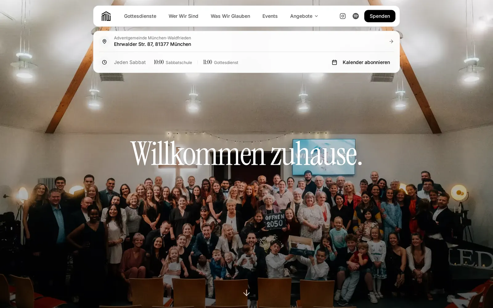 Waldfrieden home page: Willkommen zuhause over a photo of the congregation